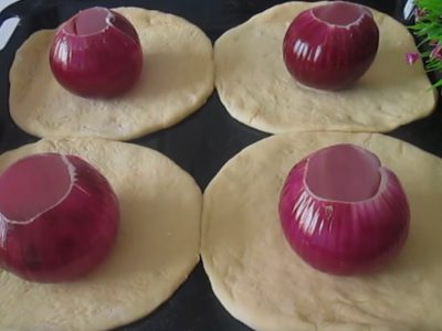 Необычные булочки с луком и мясной начинкой