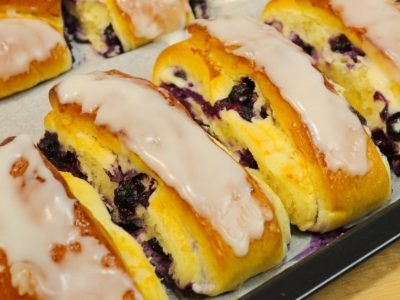 Булочки с творогом и ягодами