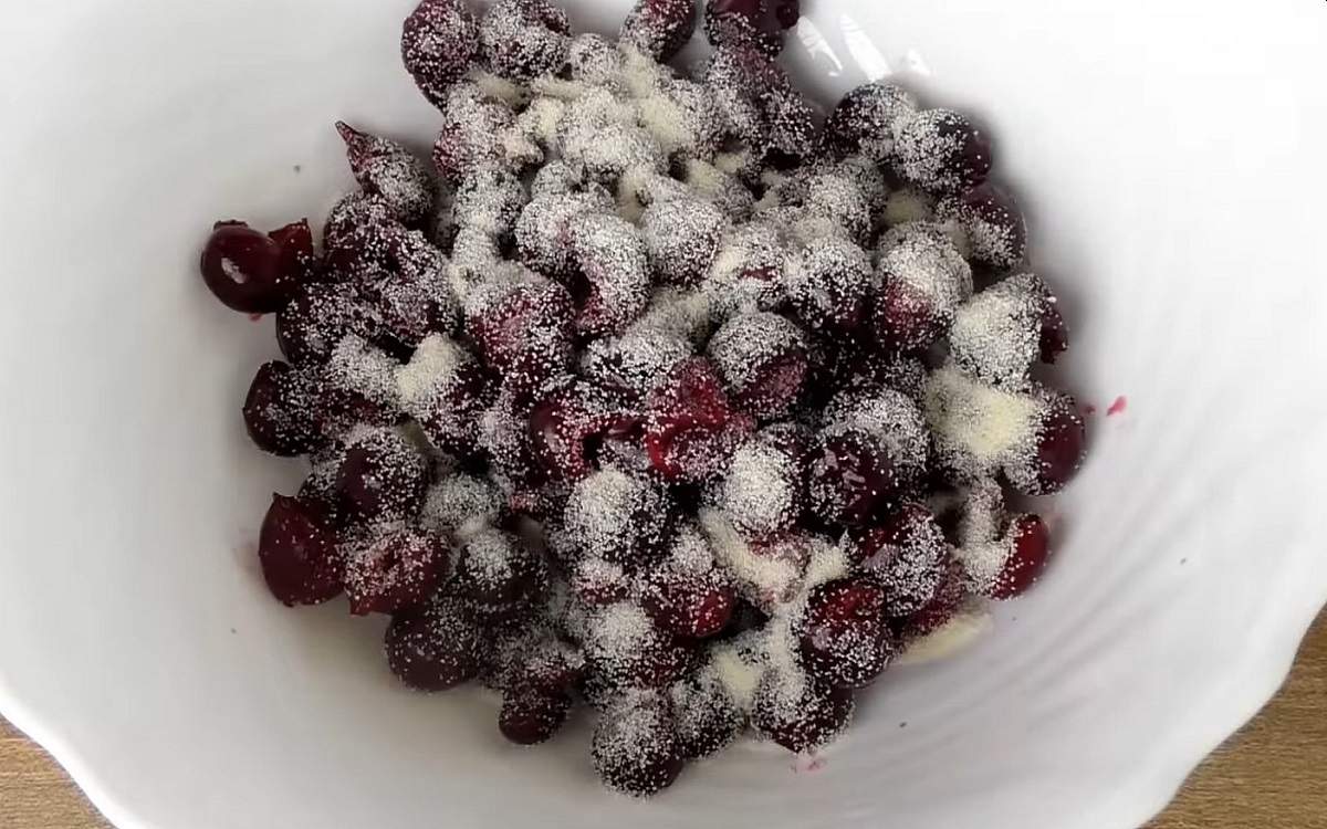 вишня с манкой