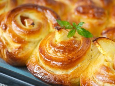 Булочки с яблоками