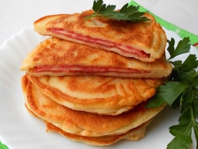 Горячие бутерброды с колбасой и сыром а-ля «Крок Макдо»