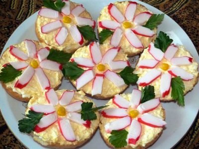 Бутерброды с крабовыми палочками к празднику