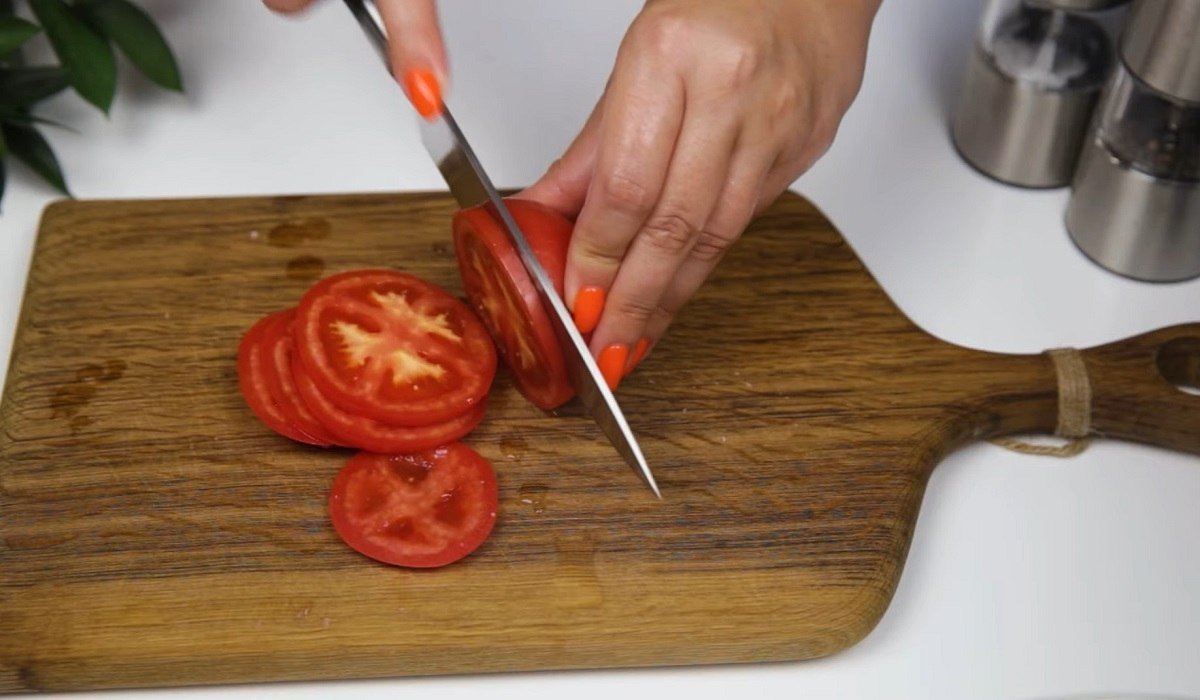 нарезание помидора