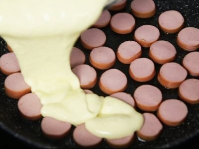 Очень быстрая пицца без дрожжей на сковороде