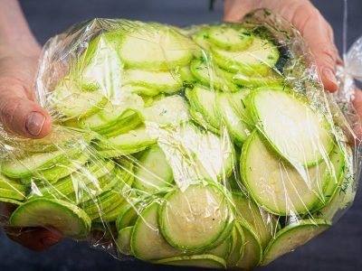 Быстрые кабачки в пакете без духовки и сковороды