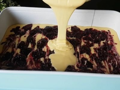 Быстрый пирог с ягодным вареньем всего за 10 минут