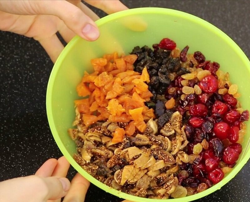 сухофрукты в тесте