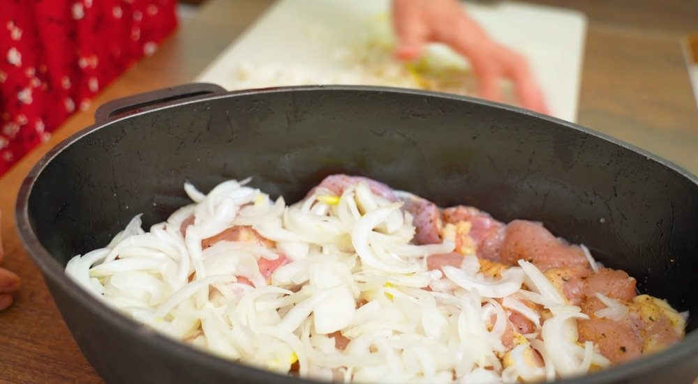 чемодан из картофеля и мяса