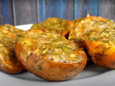 Чесночная картошка в духовке