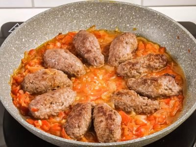 Чевапчичи по-словенски: сочные и пряные