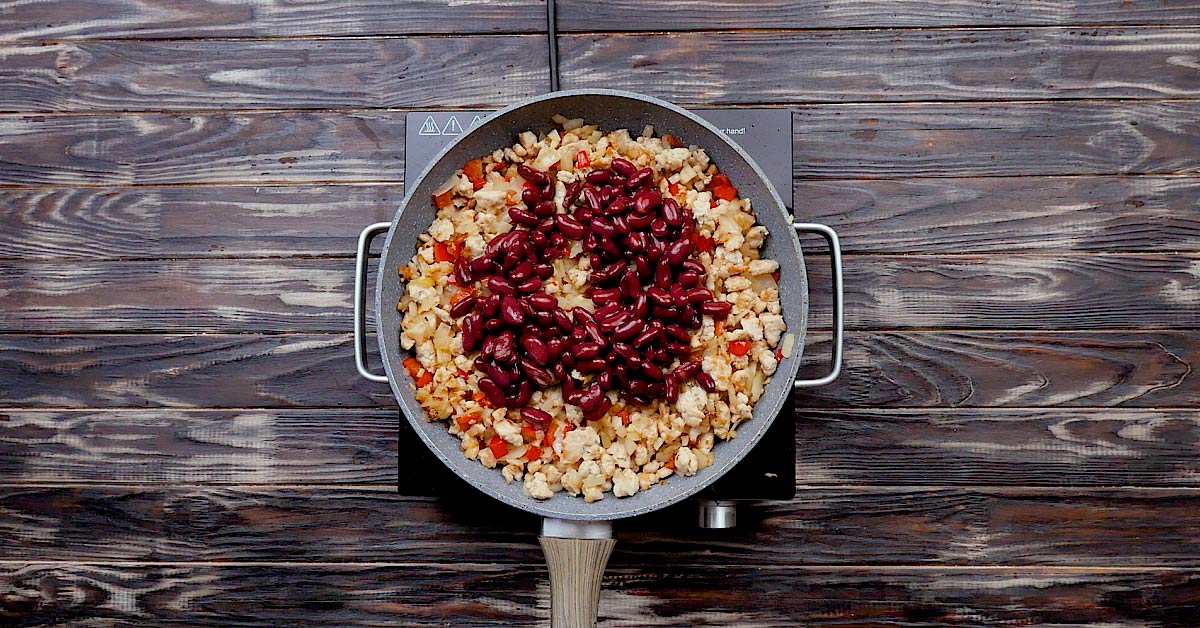 ингредиенты на сковороде