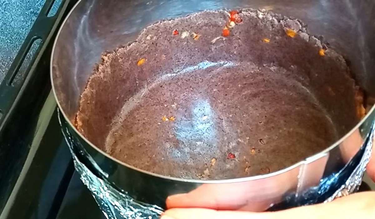 тесто с бортиками в форме