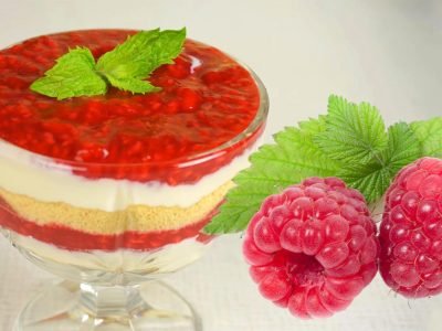 Чизкейк с малиной в стакане