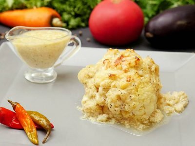 Цветная капуста под сырным соусом