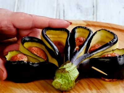 Цветы из баклажанов с картофелем и мясом