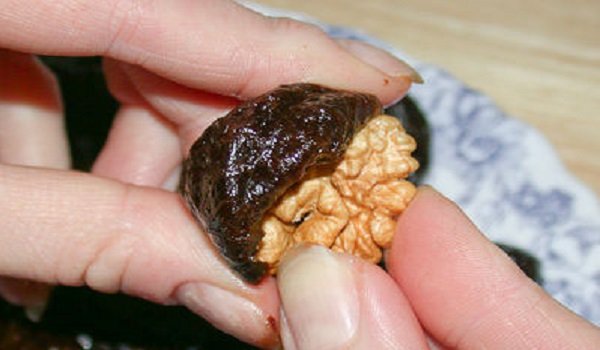 десерт из чернослива с грецкими орехами