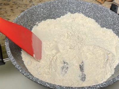 Десерт из жареной муки