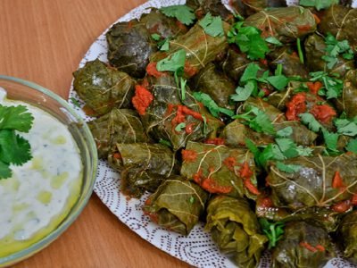 Долма в виноградных листьях