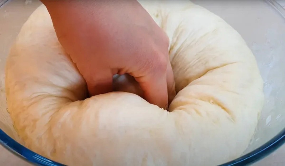 тесто в миске