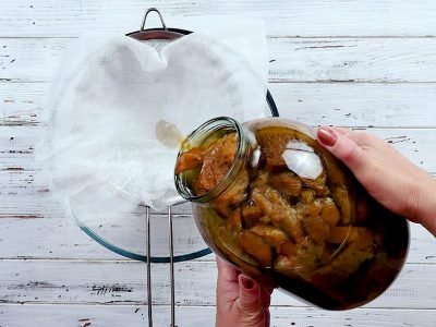 Домашний квас на черном хлебе