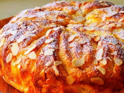 Домашний яблочный пирог с миндалем