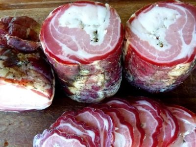 Домашняя сыровяленая колбаса из грудинки