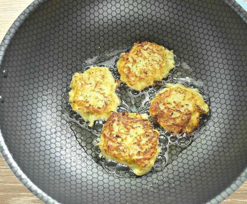 жарка капустных драников