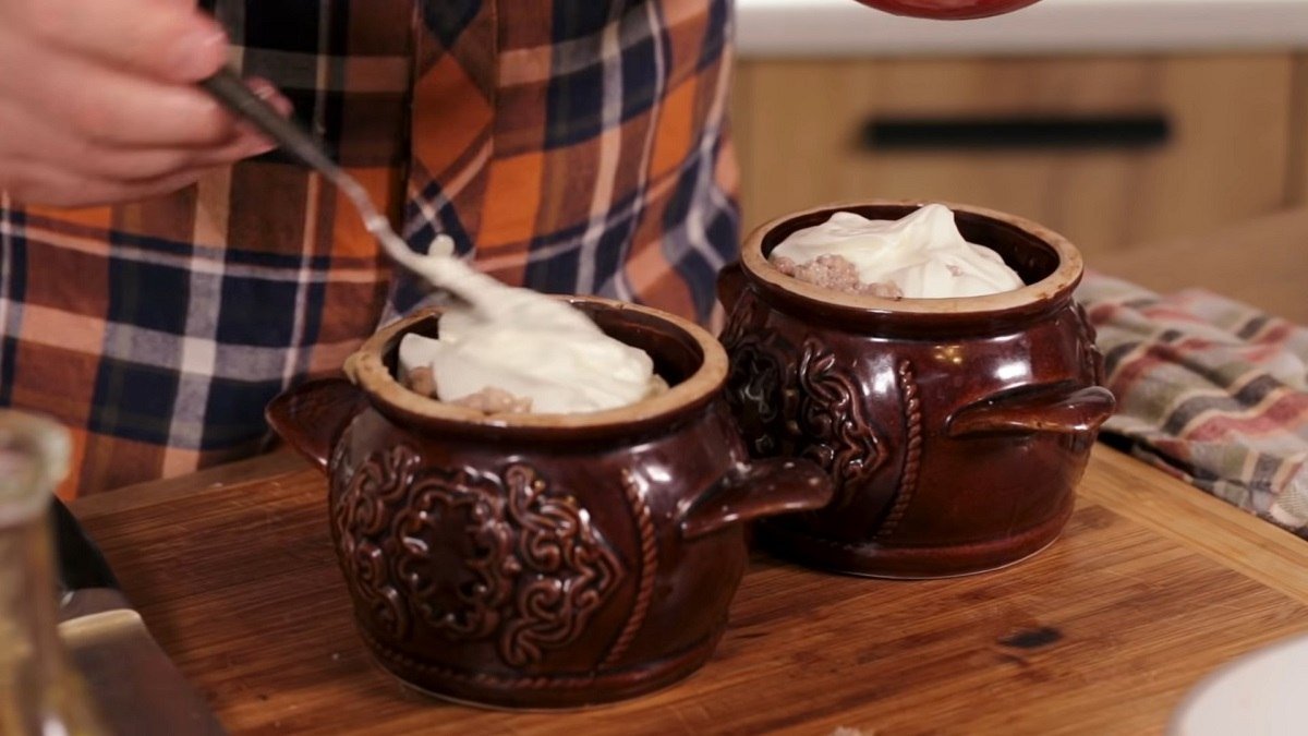 драники с фаршем в горшочках