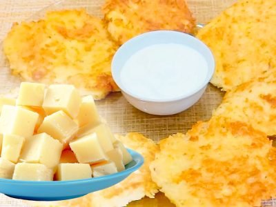 Золотистые драники с сырной начинкой
