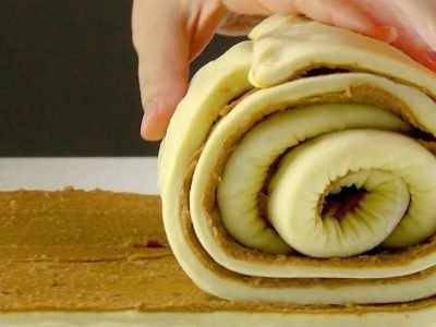 Дрожжевой рулет с корицей