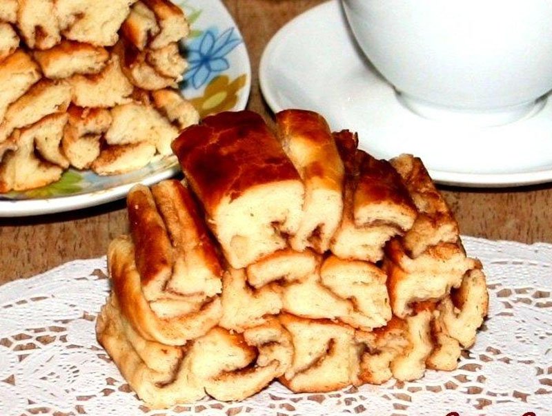 дрожжевой рулет с молочным шоколадом