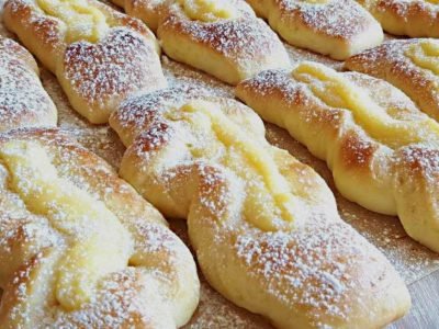 Дрожжевые булочки с заварным кремом