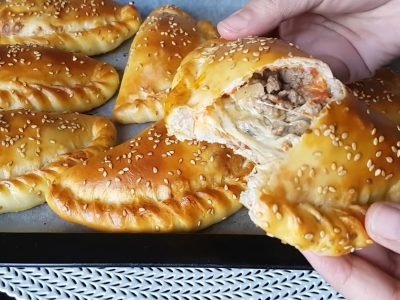 Дрожжевые пирожки с мясной начинкой в духовке