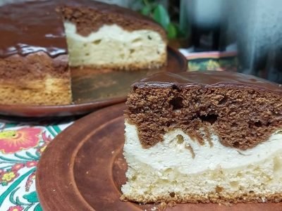 Двухцветный пирог с творожной начинкой