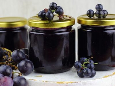 Густой джем из синего винограда