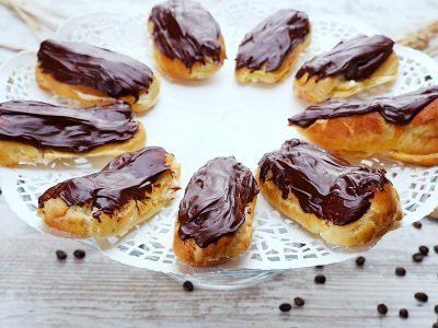 Эклеры с масляным кремом и шоколадной помадкой