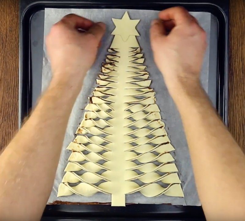 елка из слоеного теста фото