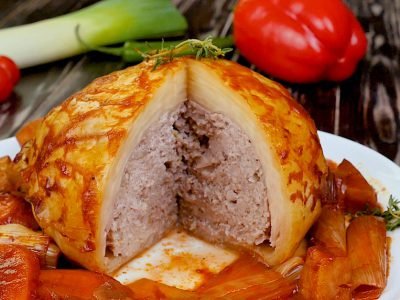 Фаршированная капуста с овощами в духовке