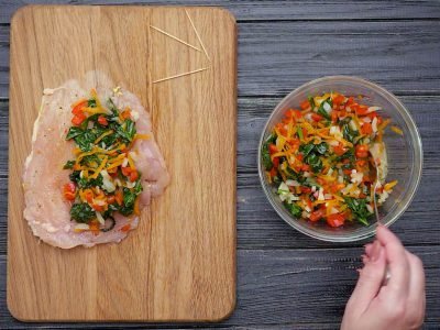 Фаршированная куриная грудка с овощами