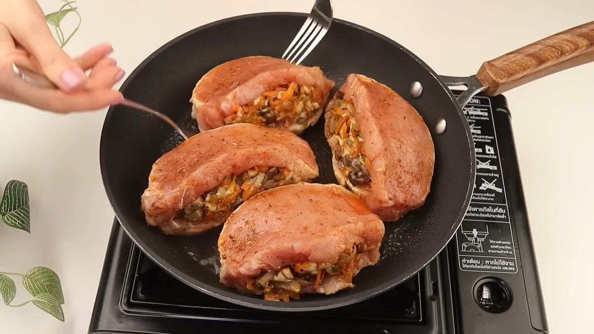фаршированное мясо на сковороде