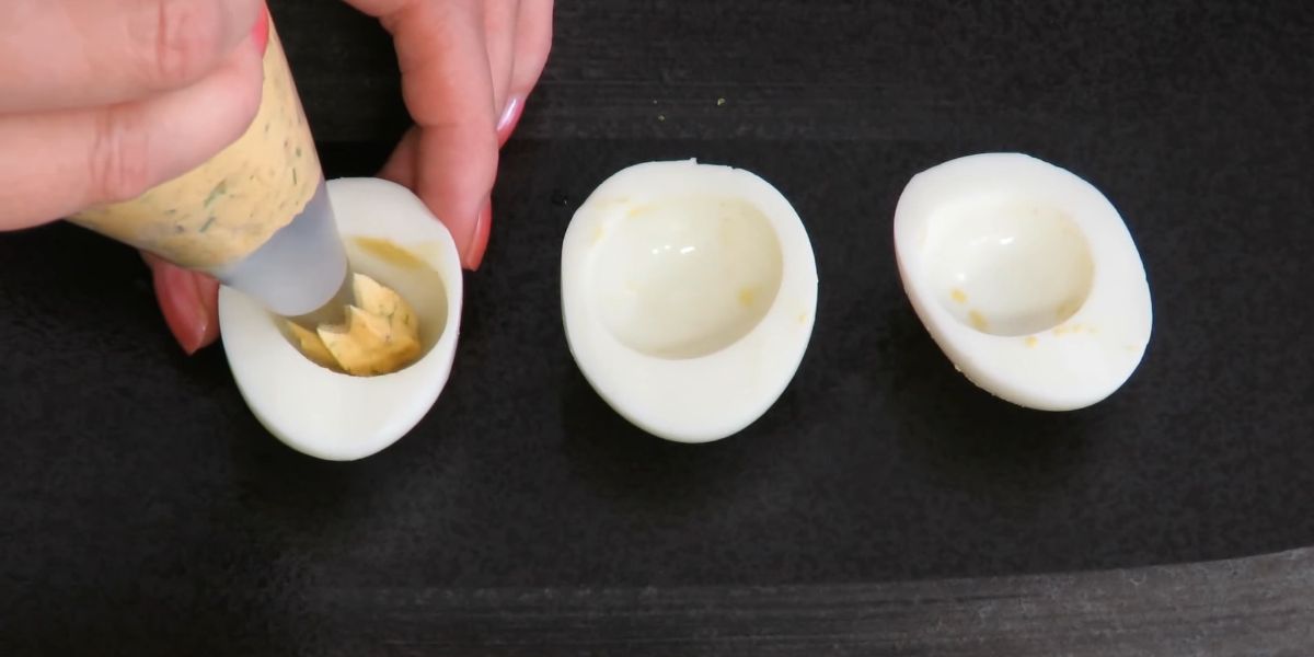 салат с фаршированные кальмарами
