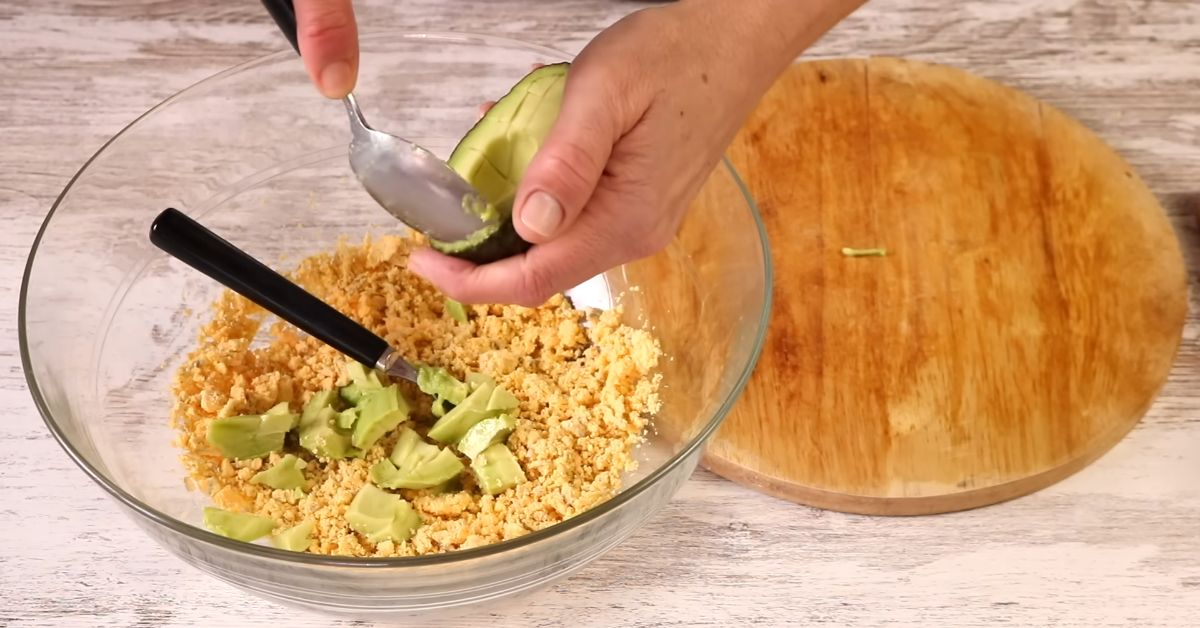 фаршированные яйца с крабовыми палочками