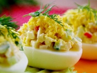 Фаршированные яйца с крабовыми палочками