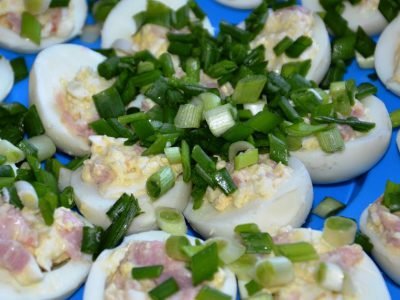 Фаршированные яйца с сыром