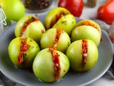 Фаршированные зеленые помидоры на зиму