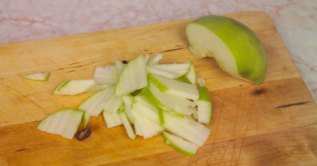 салат с сыром и яблоками