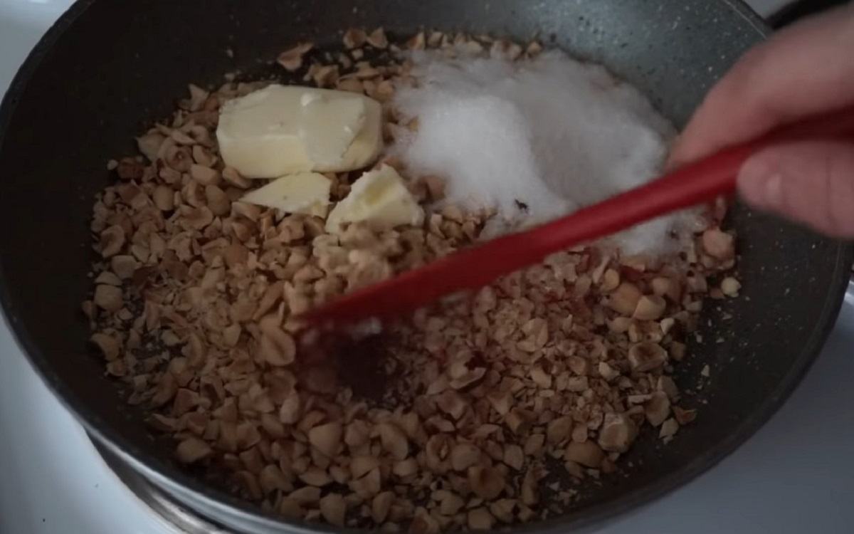 орехи с сахаром и сливочным маслом