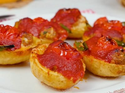 Фрикадельки в картофельных лодочках