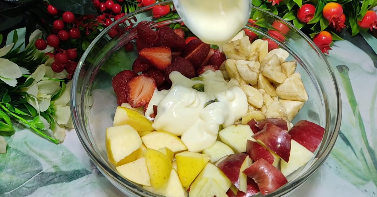 Фруктовый салат с йогуртом - Со Вкусом