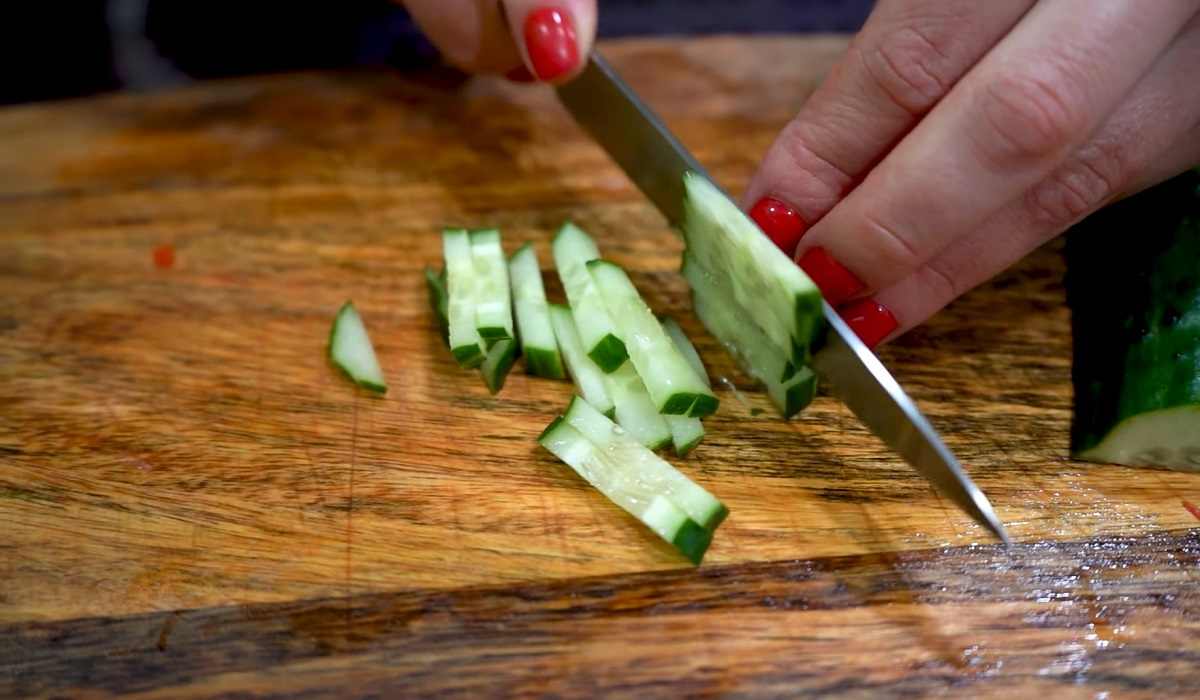 нарезание огурца
